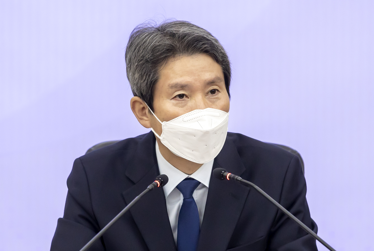 Unification Minister Lee In-young speaks during a press conference in Seoul on Wednesday. (Yonhap)