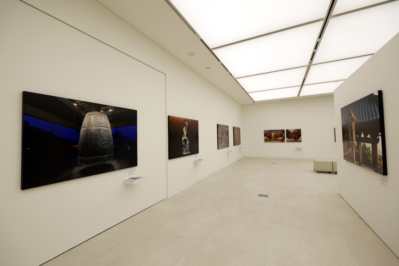 An installation view of “Visual History of Korea & EOS R3” (Canon Korea)
