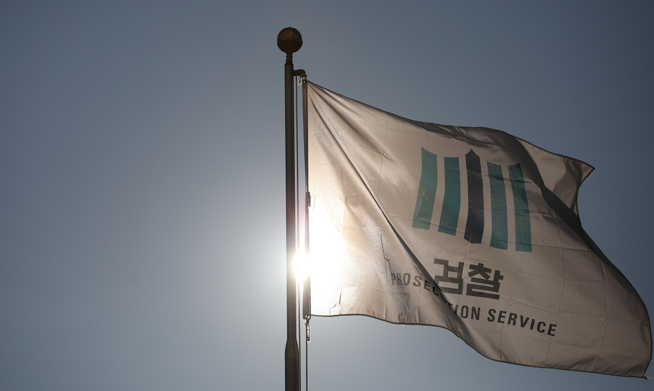 View of the Prosecution Service's flag in Seocho-gu, southern Seoul, on Sunday. (Yonhap)