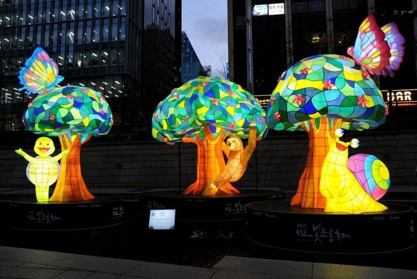 “Slow Trees” at the 2021 Seoul Lantern Festival in Jongno-gu, central Seoul (Seoul Lantern Festival)