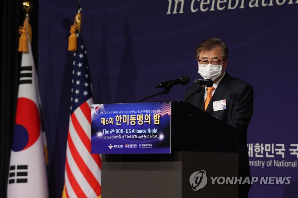 National Security Adviser Suh Hoon reads a speech by President Moon Jae-in at a South Korea-US alliance dinner event at a Seoul hotel on Dec. 1, 2021. (Yonhap)