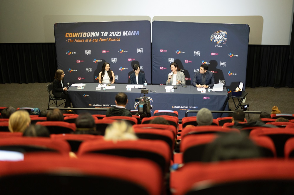 (From left) Variety’s co-editor-in-chief, Cynthia Littleton, Apple Music’s radio host, Brooke Reese, Twitter’s managing director of K-content, Kim Yeon-jung, CJ ENM America CEO, Angela Killoren, and CJ ENM director of US music business, Jake Hong, attend a panel held Tuesday at CGV theater in Los Angeles. (CJ ENM)