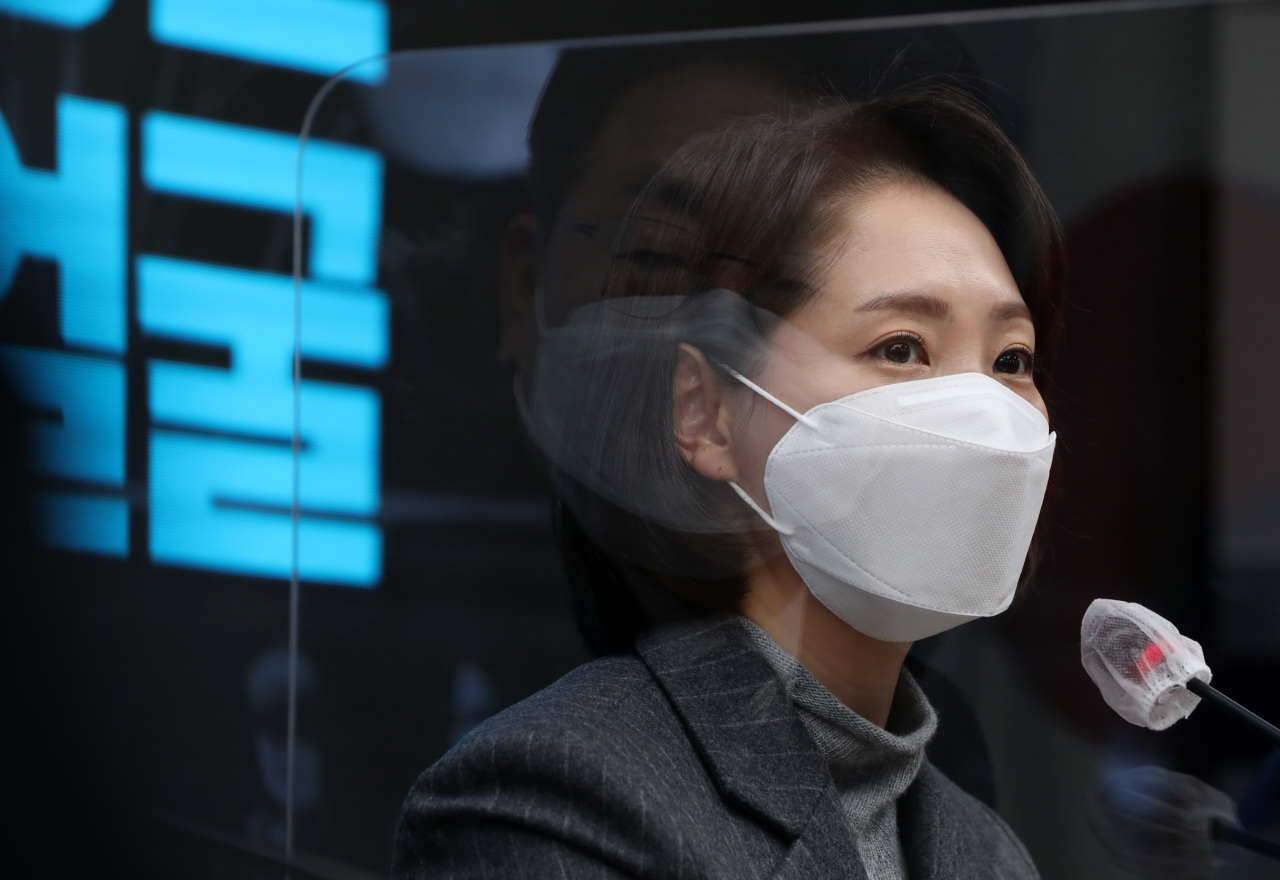 Cho Dong-youn, a professor of military studies at Seokyeong University, answers questions from reporters Tuesday after being appointed as a co-chair of the election campaign committee for the ruling Democratic Party of Korea's presidential nominee Lee Jae-myung a day earlier. (Joint Press Corps)