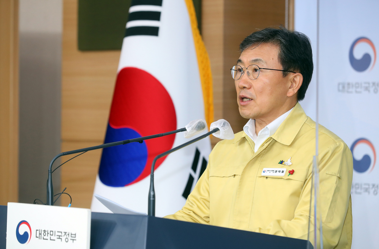 Minister of Health and Welfare Kwon Deok-cheol told Friday's briefing a record surge in hospitalizations has forced Korea to pause its return to normal plans. (Ministry of Health and Welfare)