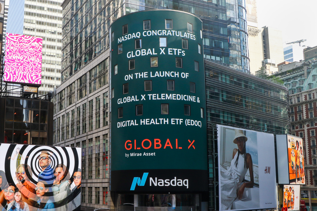 A billboard at Nasdaq MarketSite in New York’s Times Square shows a congratulatory message on the debut of Mirae Asset Global X Telemedicine & Digital Health ETF. (Mirae Asset Global Investments)