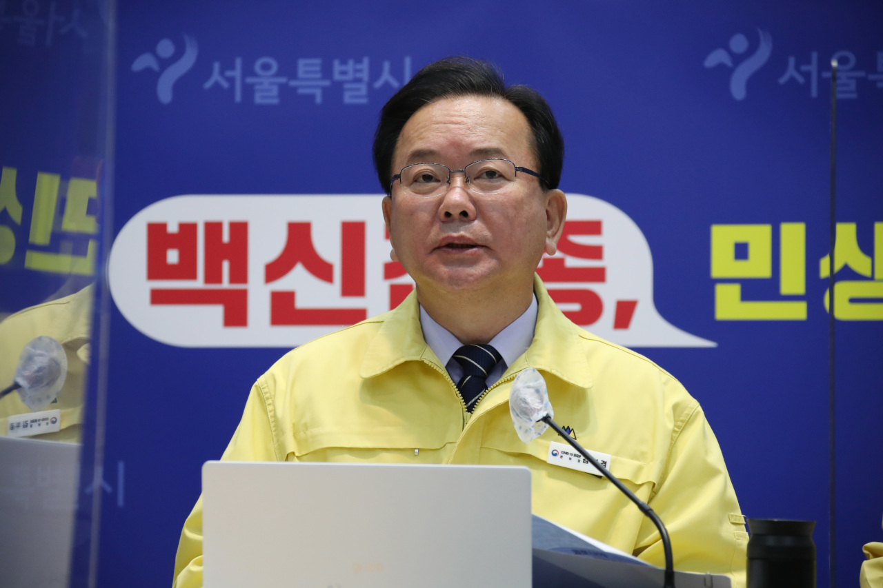 Prime Minister Kim Boo-kyum speaks at a COVID-19 response meeting in Seoul on Monday. (Yonhap)