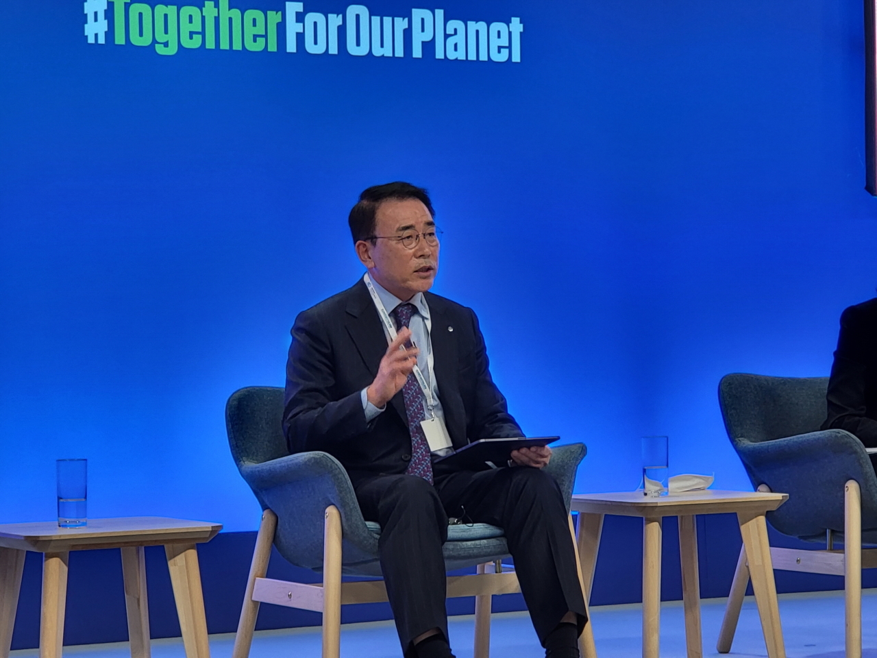 Shinhan Financial Group Chairman Cho Yong-byoung speaks at the COP26 climate summit held in Glasgow on Oct. 9, 2021. (Shinhan Financial Group)