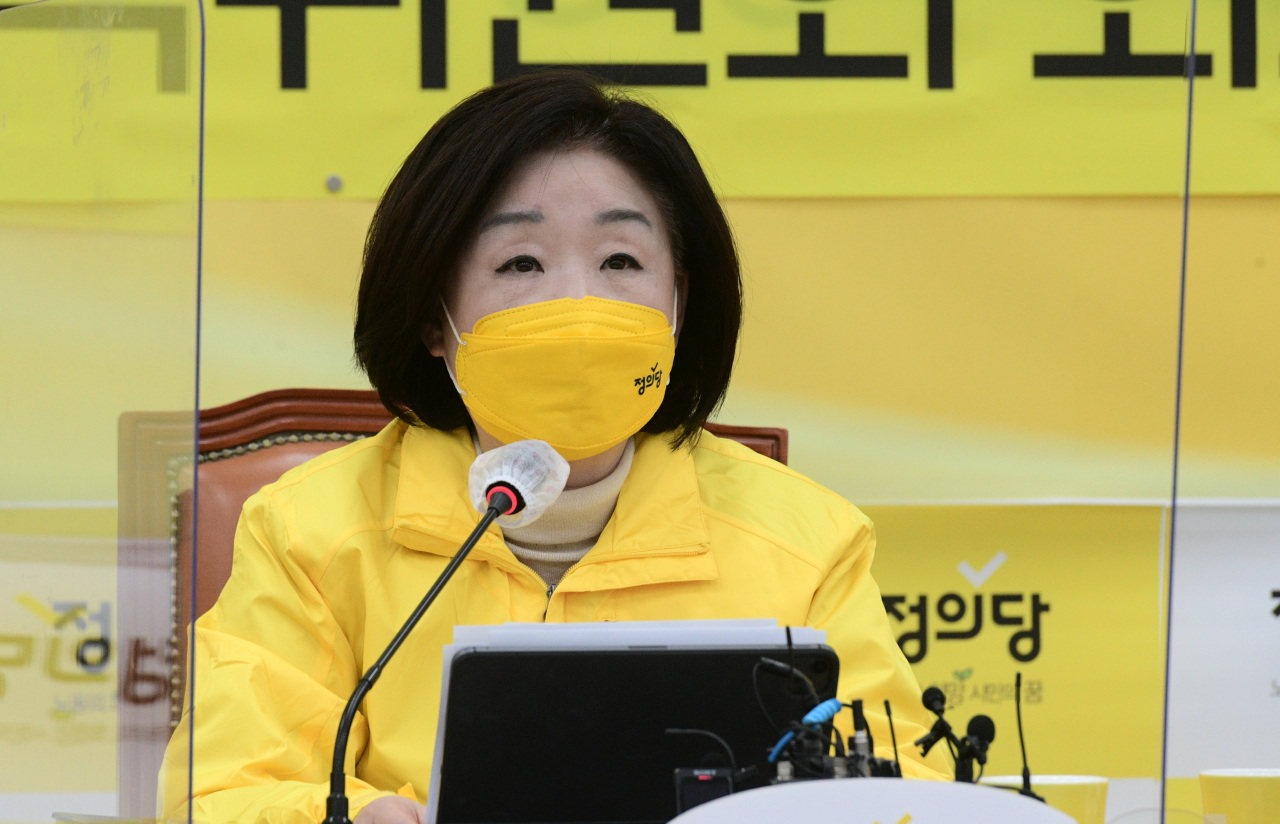 Sim Sang-jeung, the presidential candidate of the minor progressive Justice Party, speaks at a meeting at the National Assembly compound in Seoul on Thursday. (Yonhap)