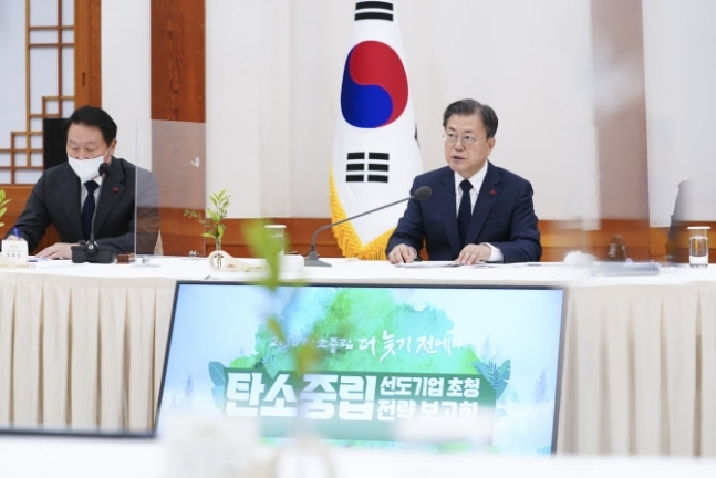South Korean President Moon Jae-in speaks during an event celebrating the first anniversary of the declaration of the country’s 2050 carbon neutral vision at the presidential office Friday. (Yonhap)