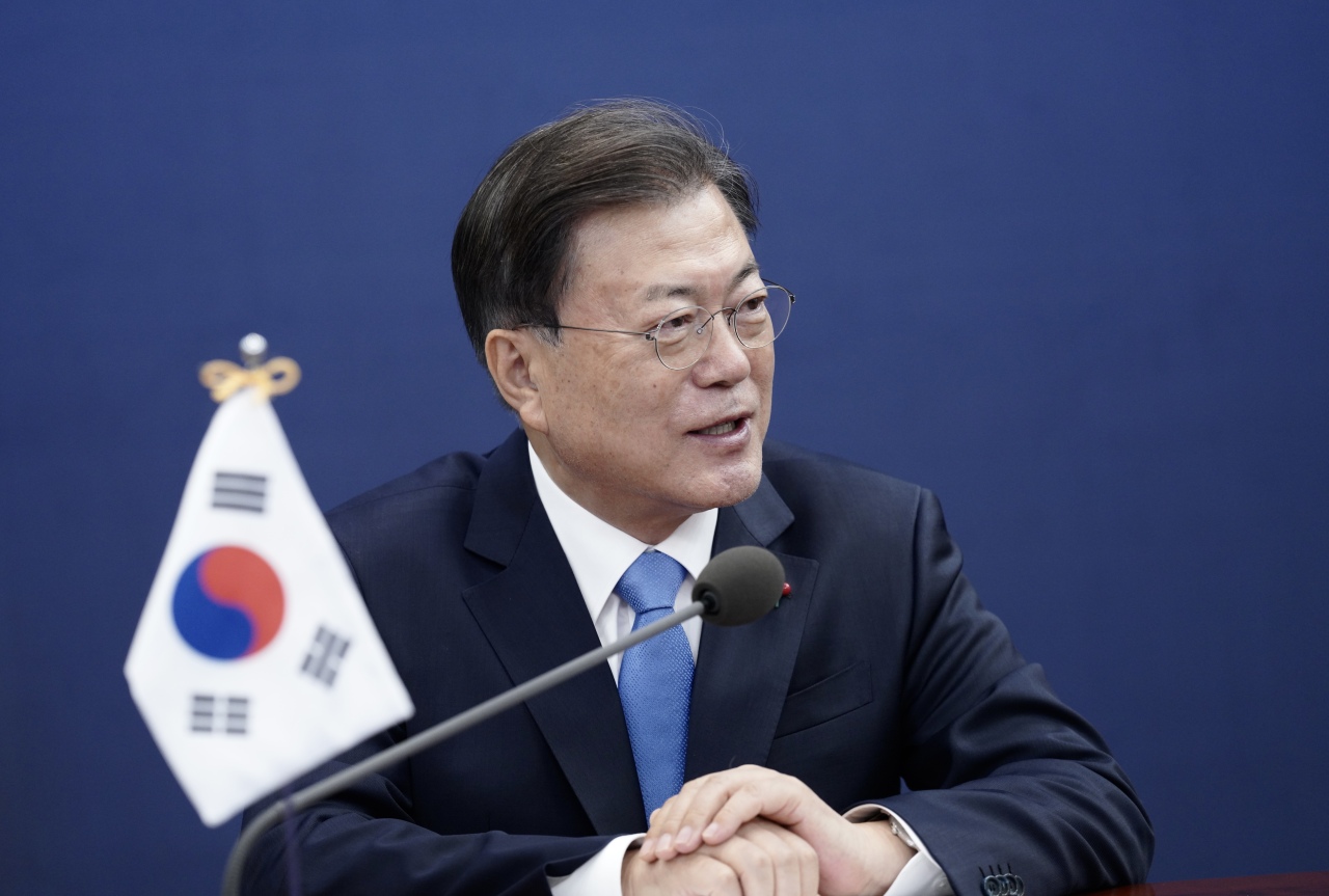 President Moon Jae-in attends the virtual Summit for Democracy hosted by US President Joe Biden via video links from the presidential office in Seoul on Thursday. (Yonhap)