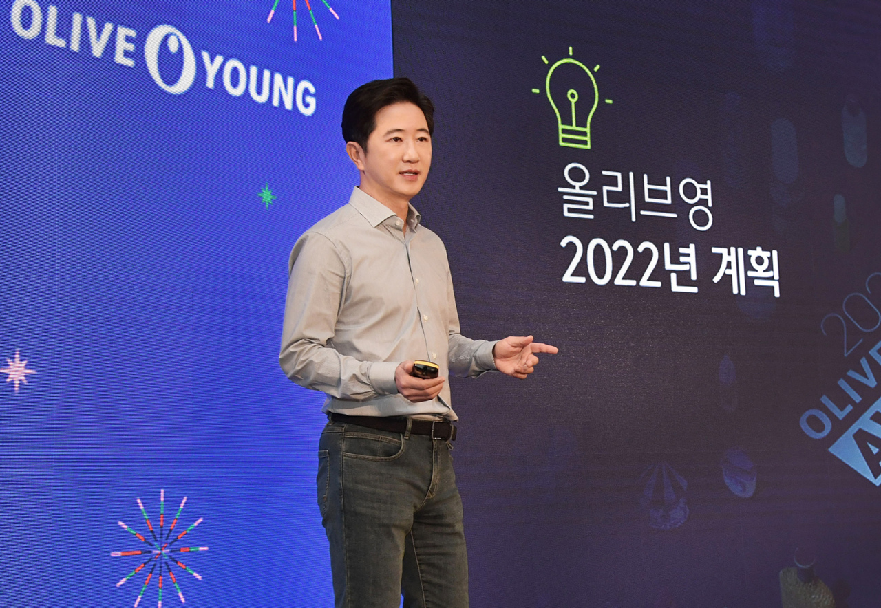 CJ Olive Young CEO Koo Chang-geun speaks at a press event at Dongdaemun Design Plaza in Seoul on Friday. (CJ Olive Young)