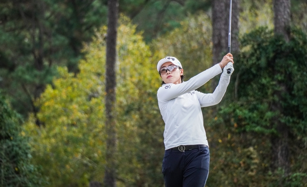 An Narin of South Korea watches her shot during the seventh round of the LPGA Q-Series at Highland Oaks Golf Club in Dothan, Alabama, on Saturday, in this photo provided by LPGA. (Yonhap)