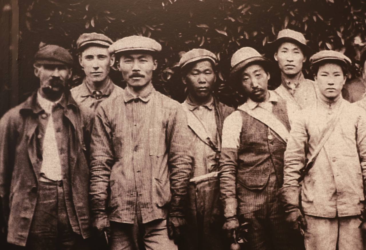 Dosan Ahn Chang-ho (3rd from left), a Korean immigrant and activist who founded Pachappa Camp in 1905, is seen with other workers at a Riverside, California, orange orchard in the early 1900s in this photograph on display at the “Pachappa Camp, The First Koreatown in the United States” exhibition. (Archive photo courtesy of Korean Heritage Library, USC / Photo © 2021 Hyungwon Kang)