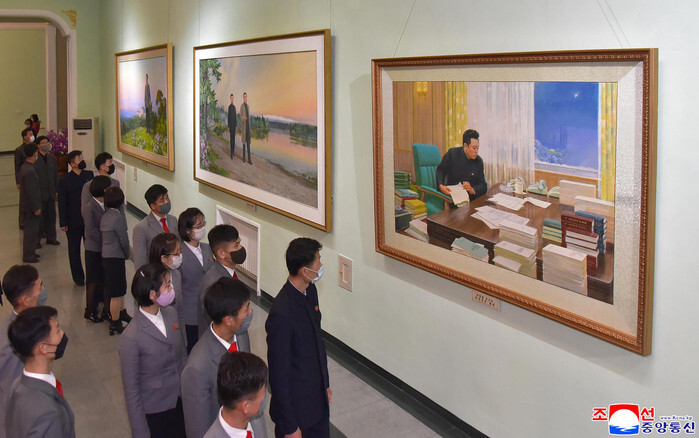 An art exhibition opens in Pyongyang on Wednesday, two days ahead of the 10th anniversary of the death of former North Korean leader Kim Jong-il, in this photo released by the North's Korean Central News Agency. (KCNA)