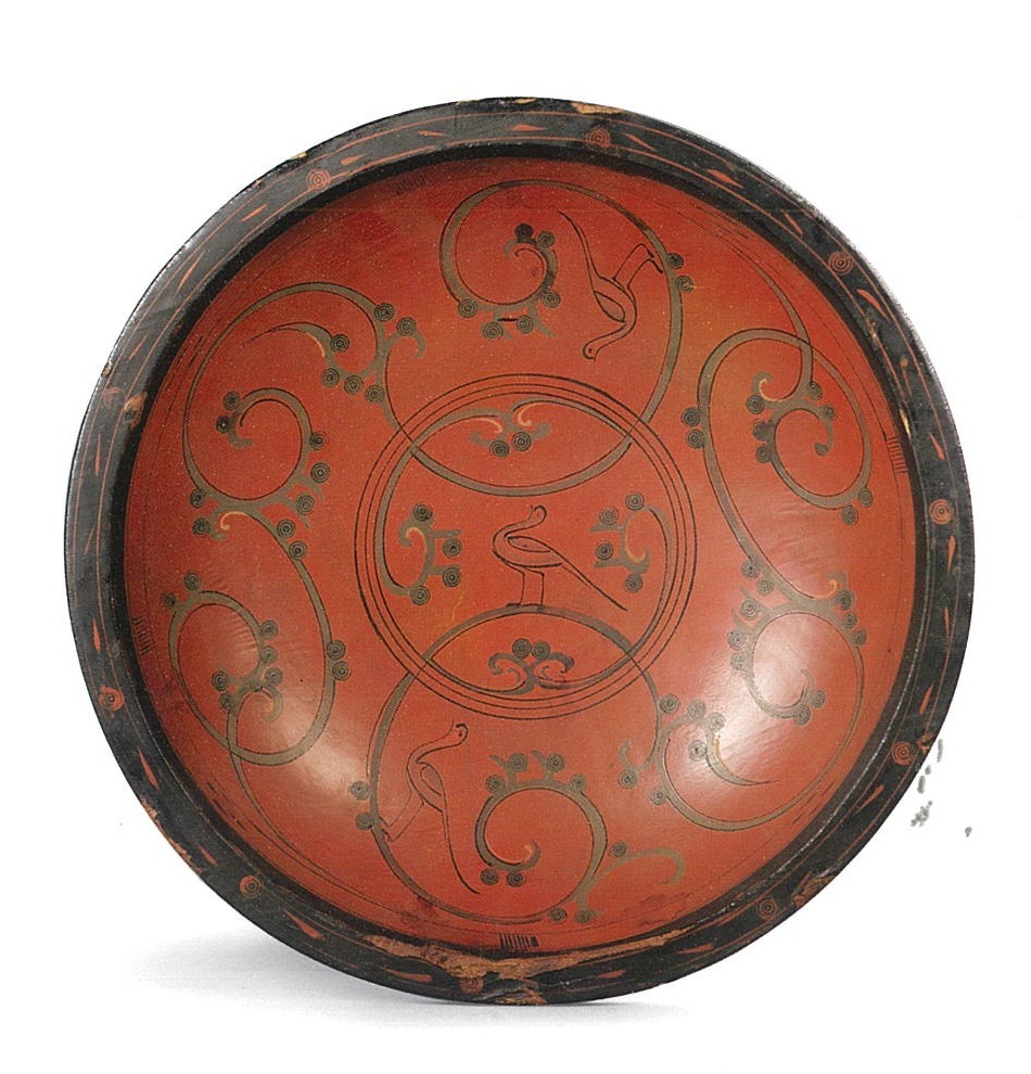 “Dish With Birds and Cloud Design” made in China in the pre-Han period (Shanghai Museum-National Museum of Korea)