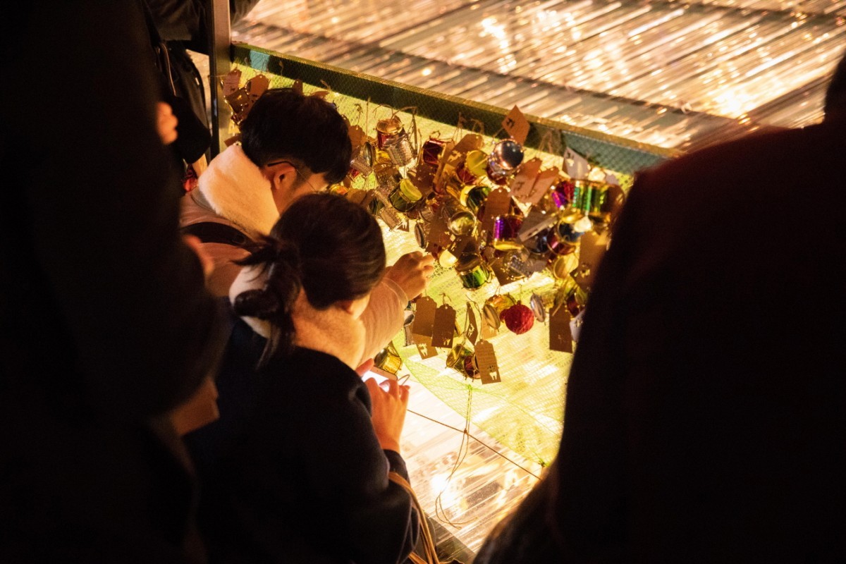 People gather at the DDP’s Seoul Christmas Market in 2019. (Dongdaemun Design Plaza)