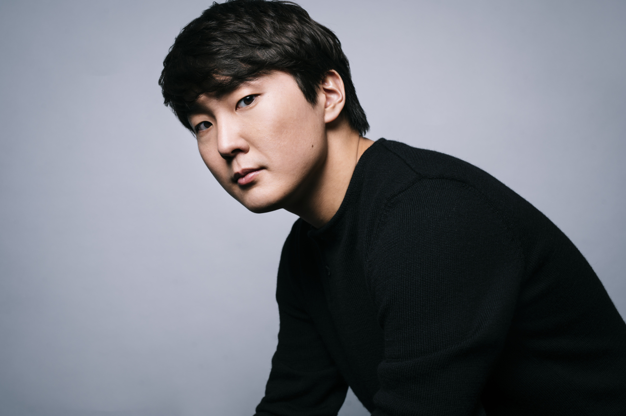 Pianist Cho Seong-jin (Vincero)