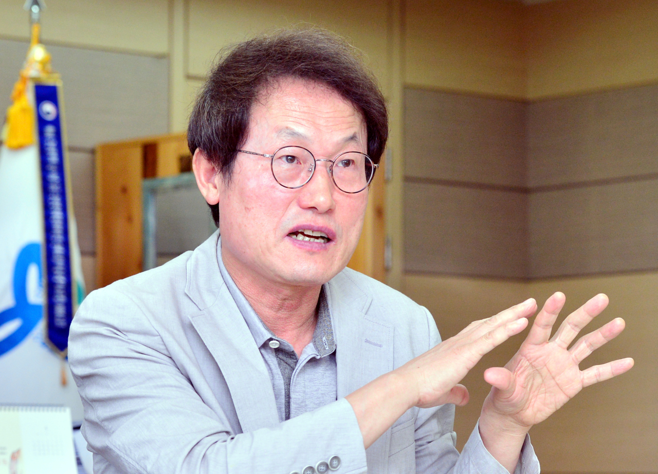 Seoul Metropolitan Office of Education Superintendent Cho Hee-yeon speaks during an interview with The Korea Herald in his office in central Seoul. (Park Hyun-koo/The Korea Herald)
