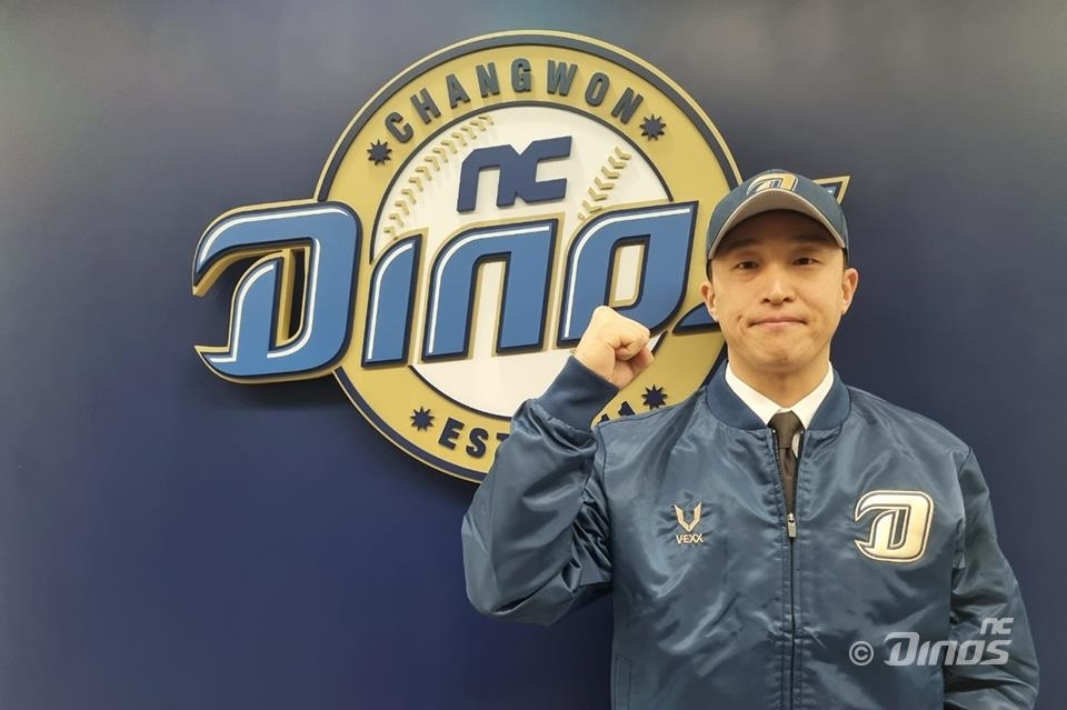 New NC Dinos' outfielder Son Ah-seop poses for a photo after signing with the club on Friday, in this photo provided by the Dinos.