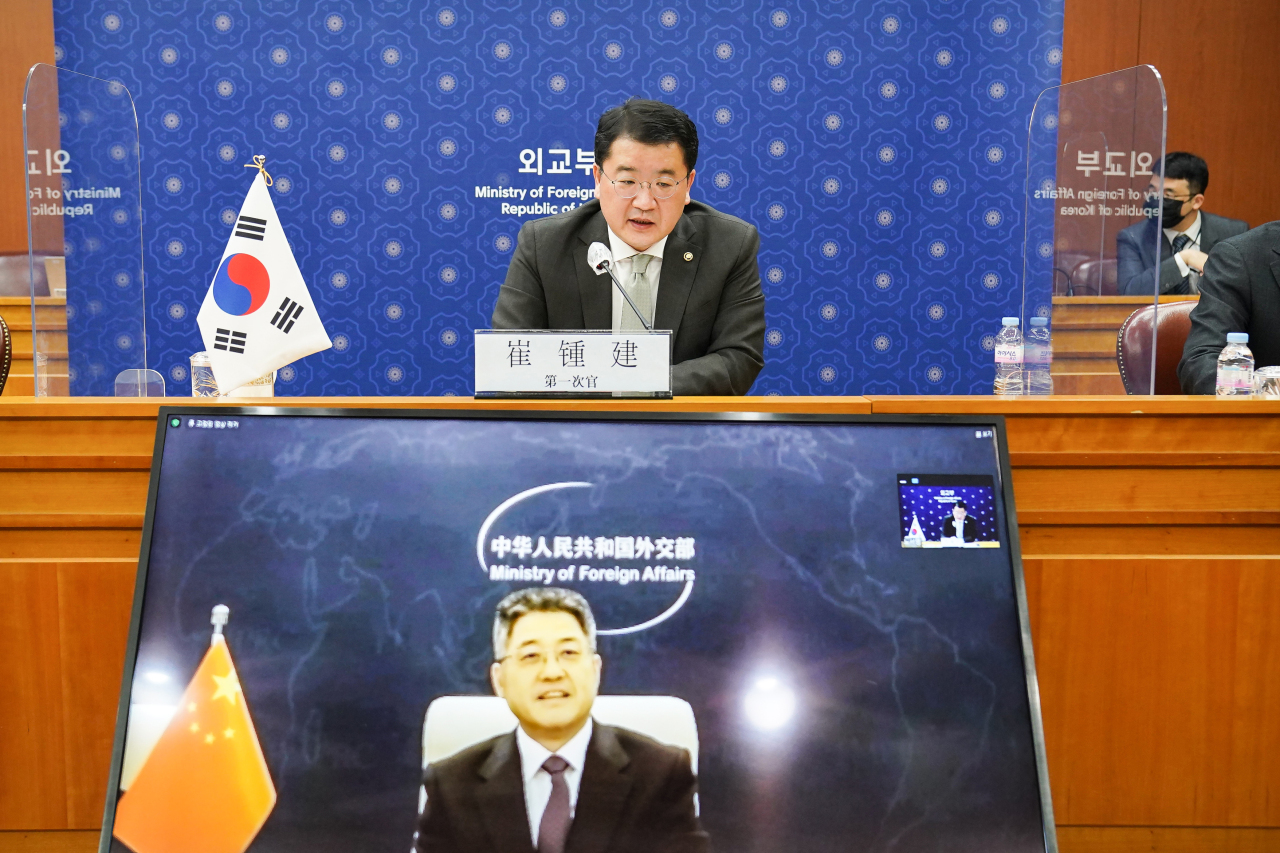 South Korean Vice Foreign Minister Choi Jong-kun and his Chinese counterpart Le Yucheng hold the virtual session of the ninth Strategic Dialogue on Dec. 23.