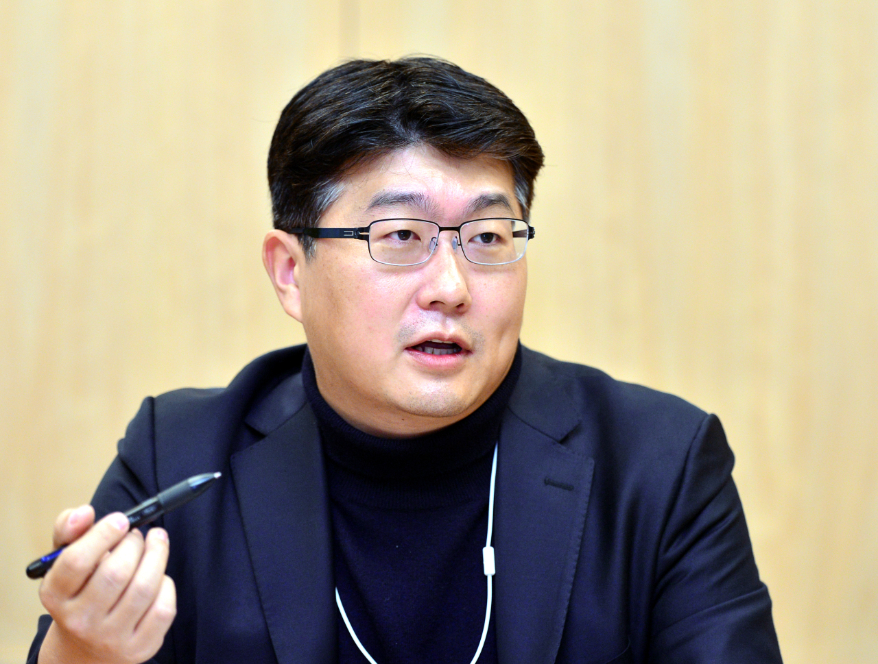 Andrew Kwon, vice president and head of strategy at SK Hydrogen Biz Development Center, speaks with The Korea Herald at SK headquarters in central Seoul on Christmas Eve. (Park Hyun-koo/The Korea Herald)