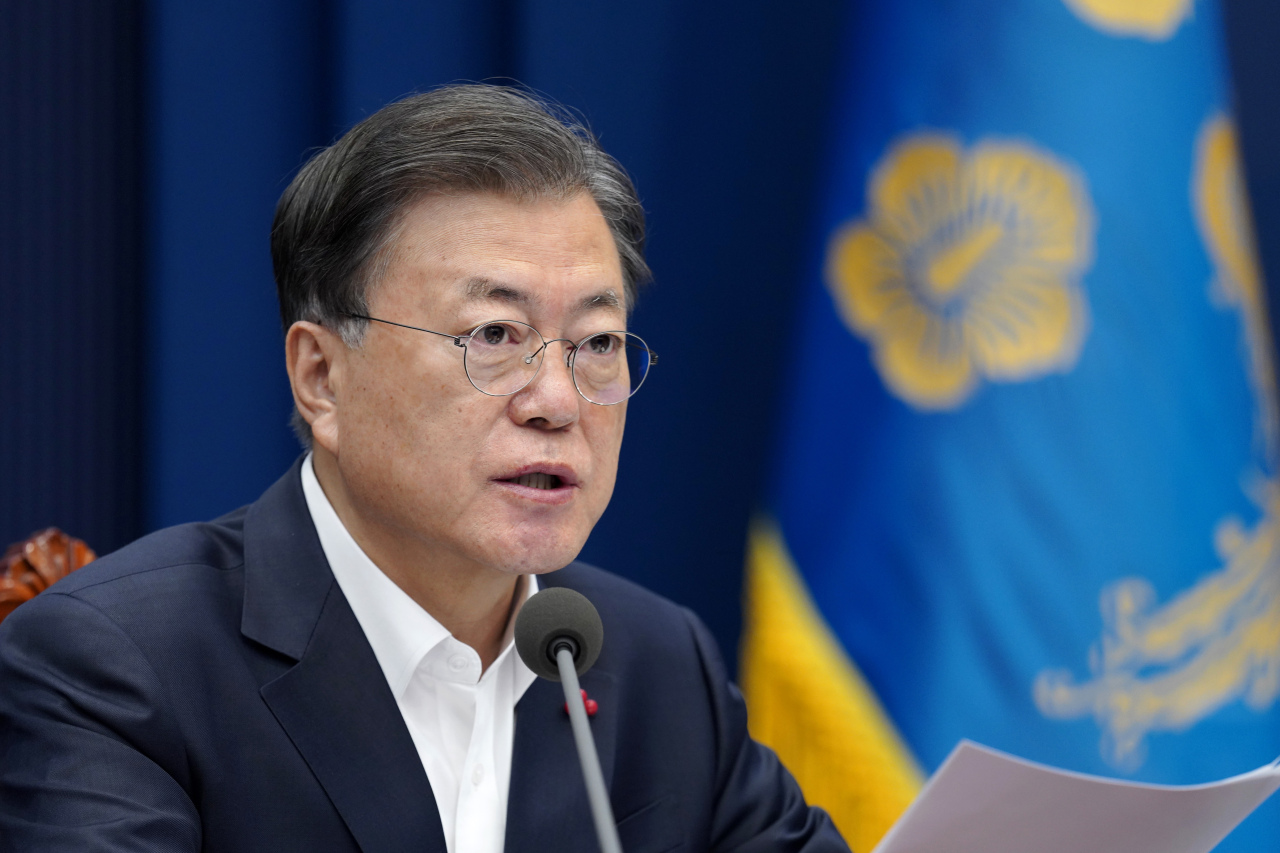 This photo, taken on Tuesday, shows President Moon Jae-in speaking during a Cabinet meeting at the presidential office Cheong Wa Dae in Seoul. (Yonhap)
