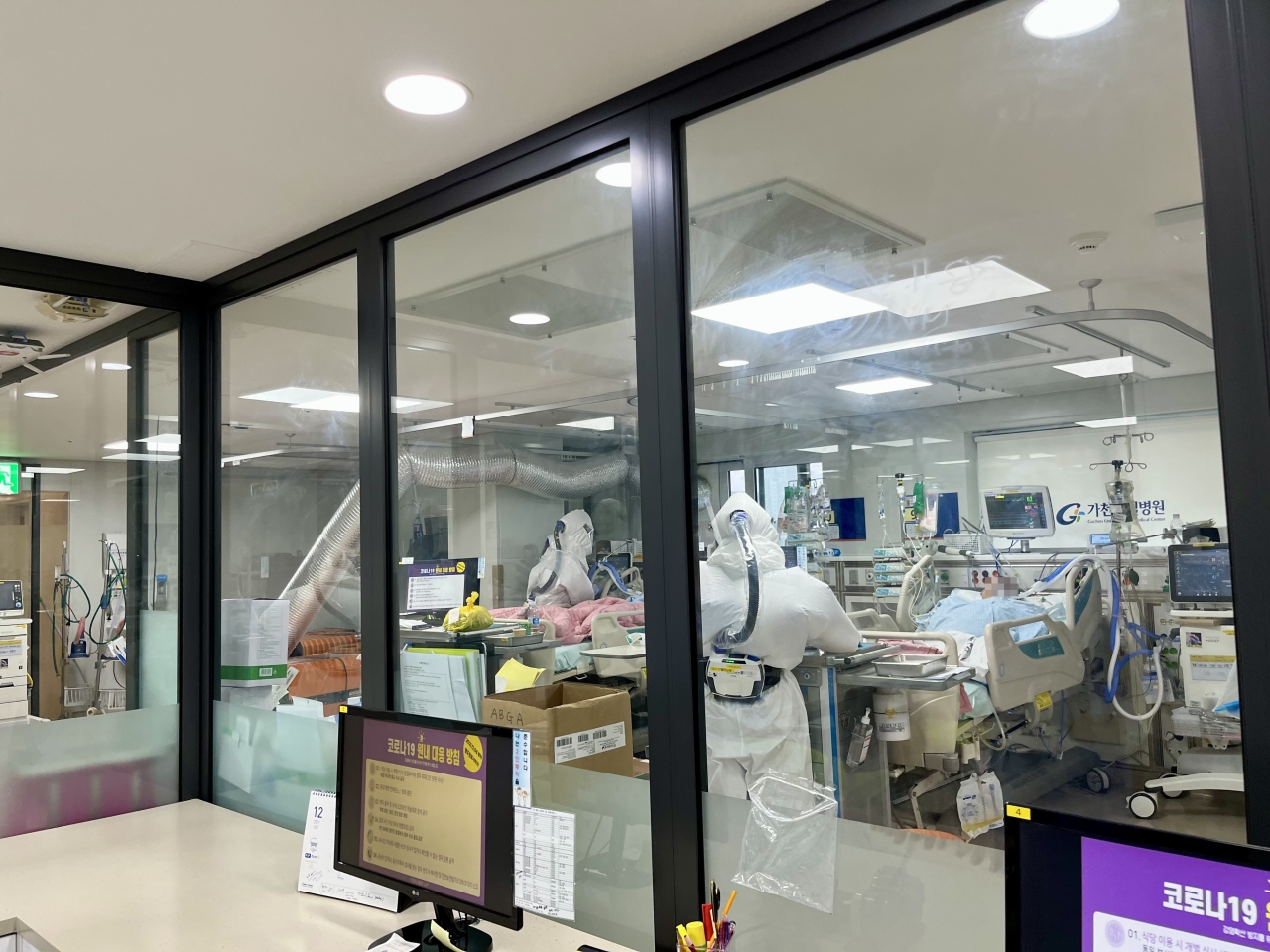 This ICU is reserved for the sickest patients with COVID-19. (Kim Arin/The Korea Herald)