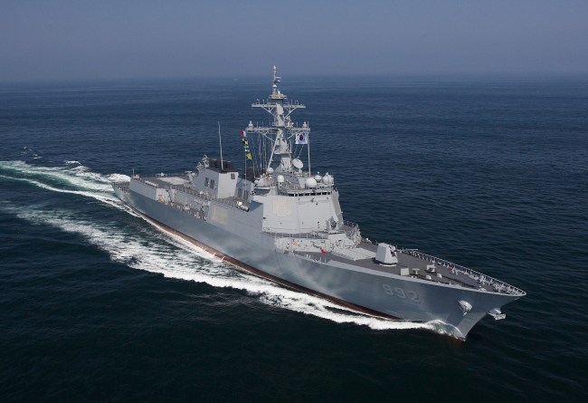 KDX-III, a 7,600-ton Aegis warship manufactured by Daewoo Shipbuilding & Marine Engineering that was delivered to the Navy in 2010 (DSME)