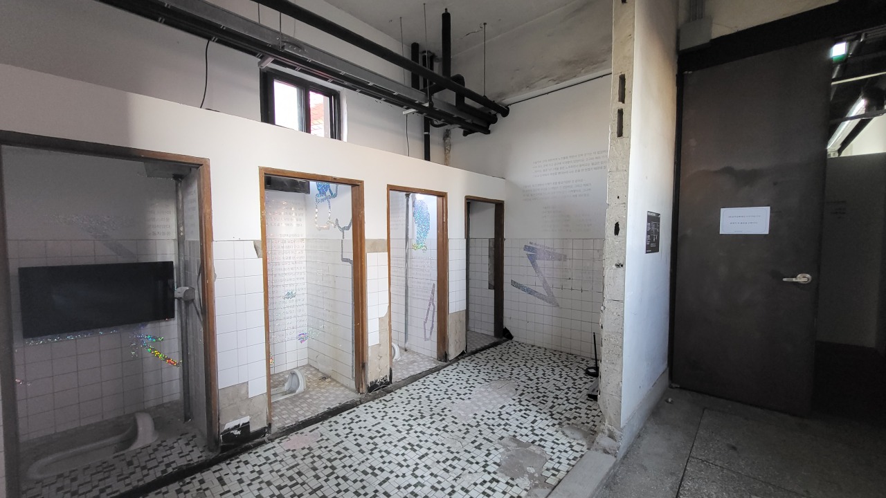 The actual restroom in the factory has turned into an art installation, with aims to show and record the harsh working conditions of some 300 women workers in the 1980s. (Kim Hae-yeon/The Korea Herald)