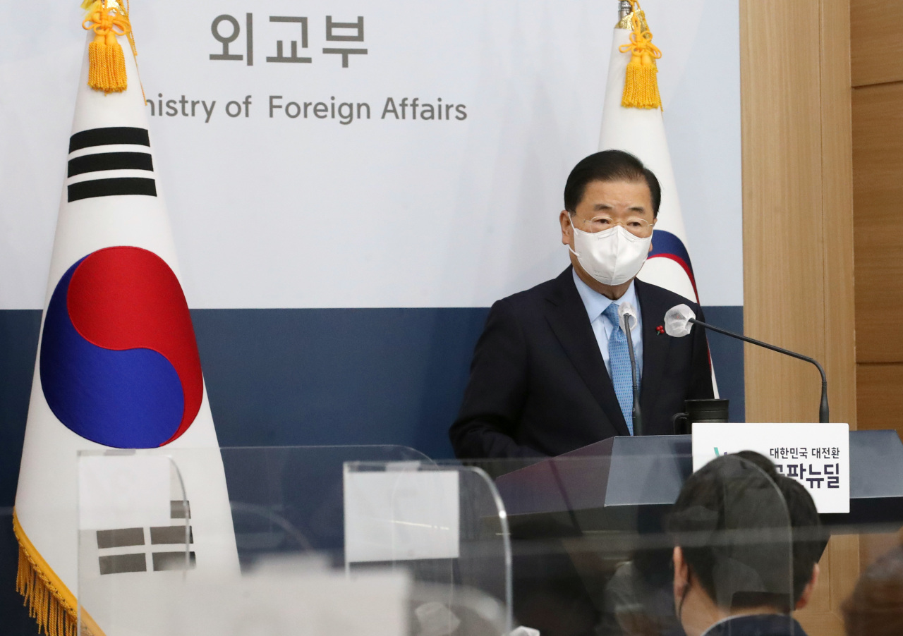 Foreign Minister Chung Eui-yong holds a year-end news conference at the ministry in Seoul on Dec. 29. (Yonhap)