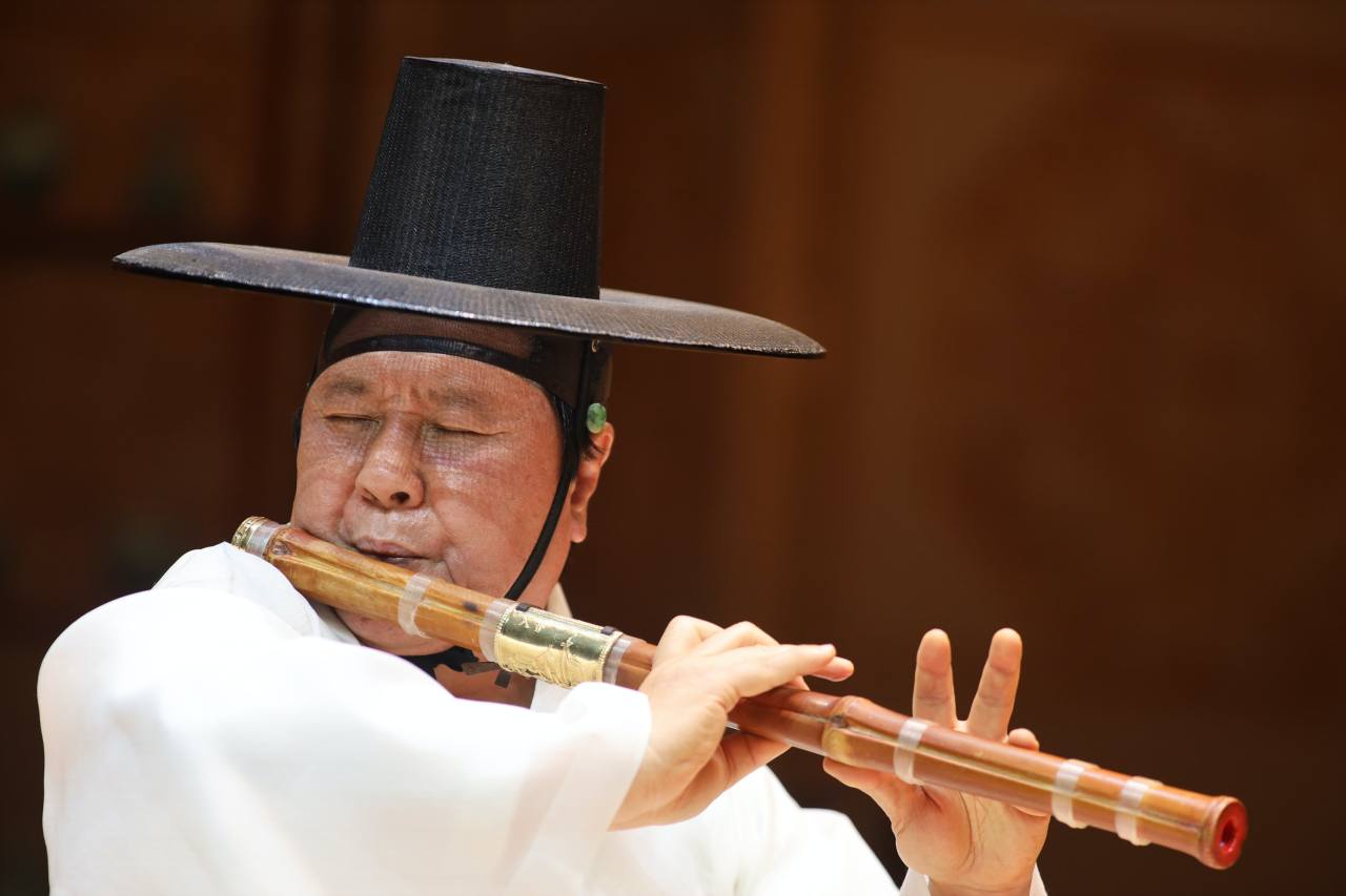 Daegeum maestro Won Jang-hyun plays the daegeum, a large Korean bamboo flute, at the National Gugak Center in Seoul. Photo © Hyungwon Kang