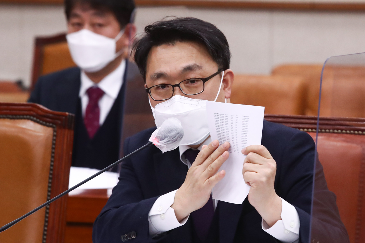 Kim Jin-wook, the head of the Corruption Investigation Office for High-ranking Officials, speaks during a plenary session of the Parliamentary Legislation and Judiciary Committee on Thursday. (Yonhap)
