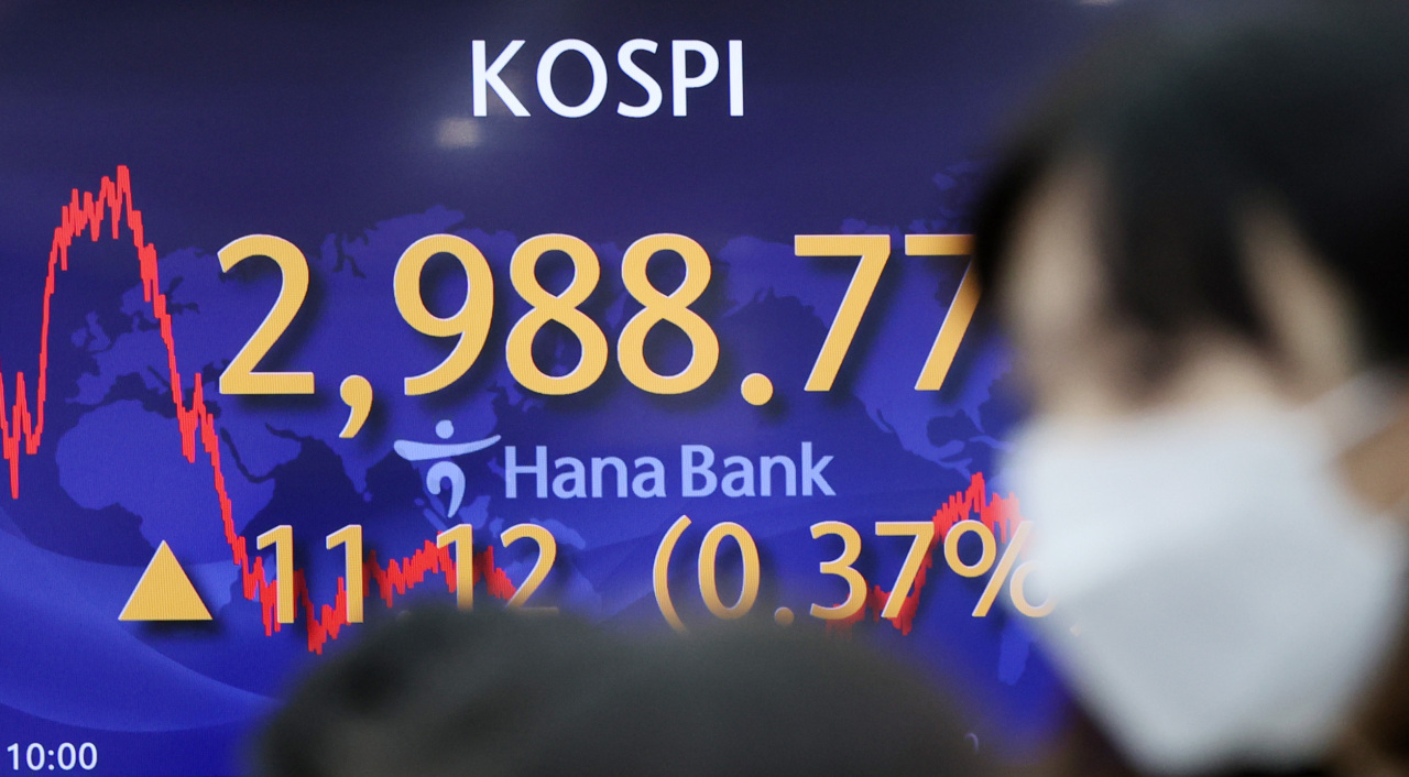 An electronic board showing the Korea Composite Stock Price Index (KOSPI) at a dealing room of the Hana Bank headquarters in Seoul on Monday. (Yonhap)