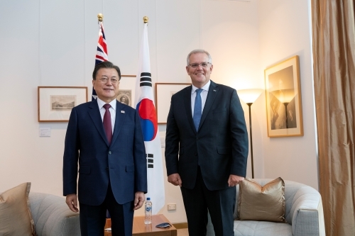 President Moon Jae-in and Prime Minister Scott Morrison meet for the summit (13 Dec 2021)