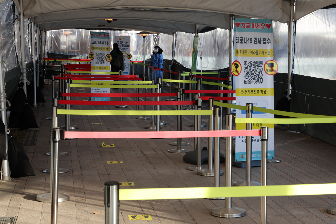 A coronavirus testing station in Seoul is quiet on the afternoon of Tuesday. (Yonhap)