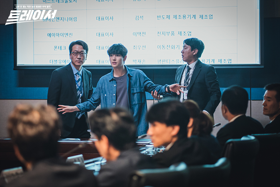 Im Si-wan plays a new team manager Hwang Dong-ju in “Tracer” (Wavve)