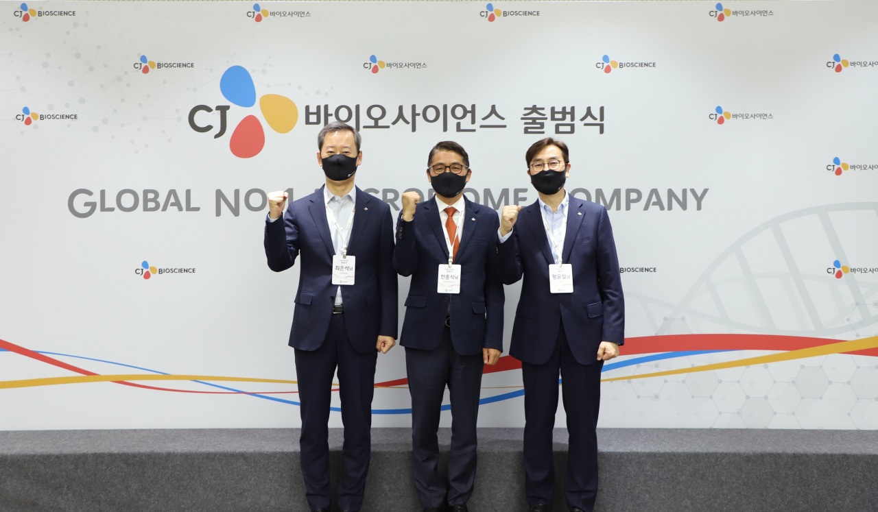 From left: CJ CheilJedang CEO Choi Eun-seok, CJ Bioscience CEO Chun Jong-sik and Hwang Yun-il, head of bio business at CJ CheilJedang (CJ CheilJedang)