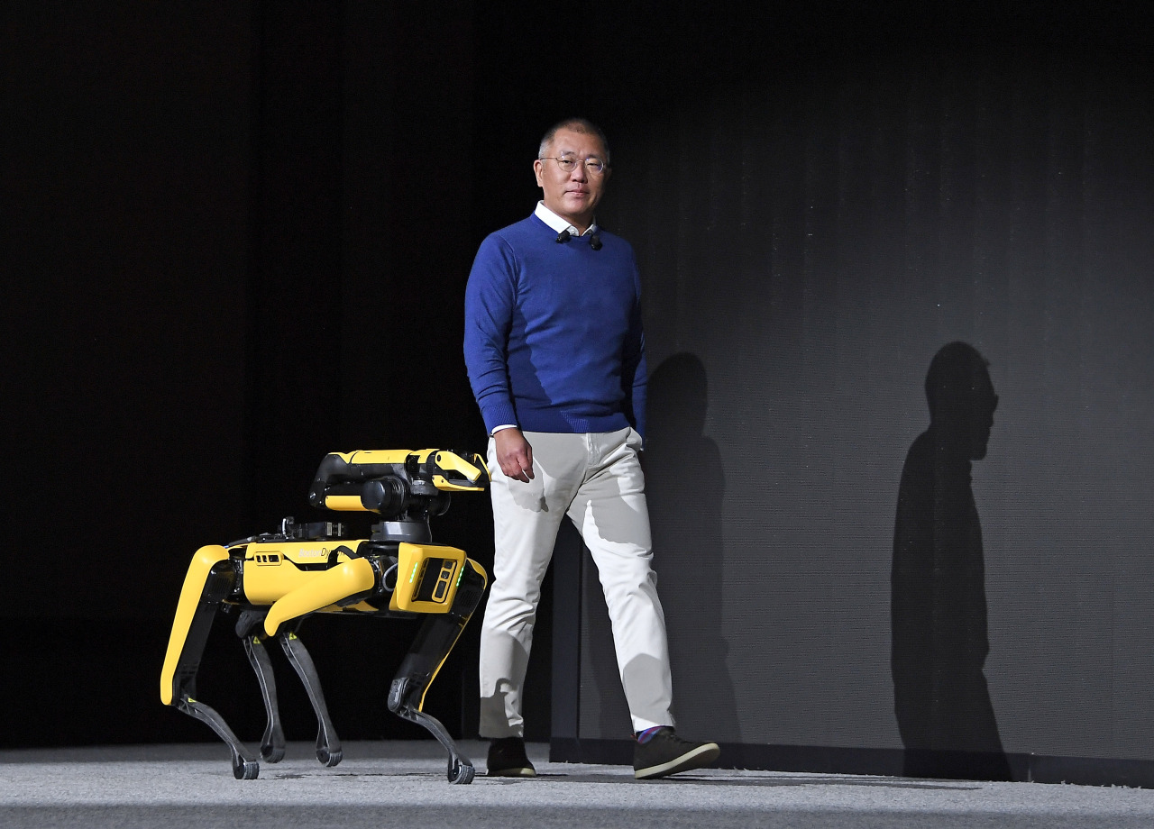 Hyundai Motor Group Chairman Chung Euisun appears on stage at Consumer Electronics Show 2022 with Spot, a four-legged, doglike robot developed by Boston Dynamics. (Hyundai Motor Group)