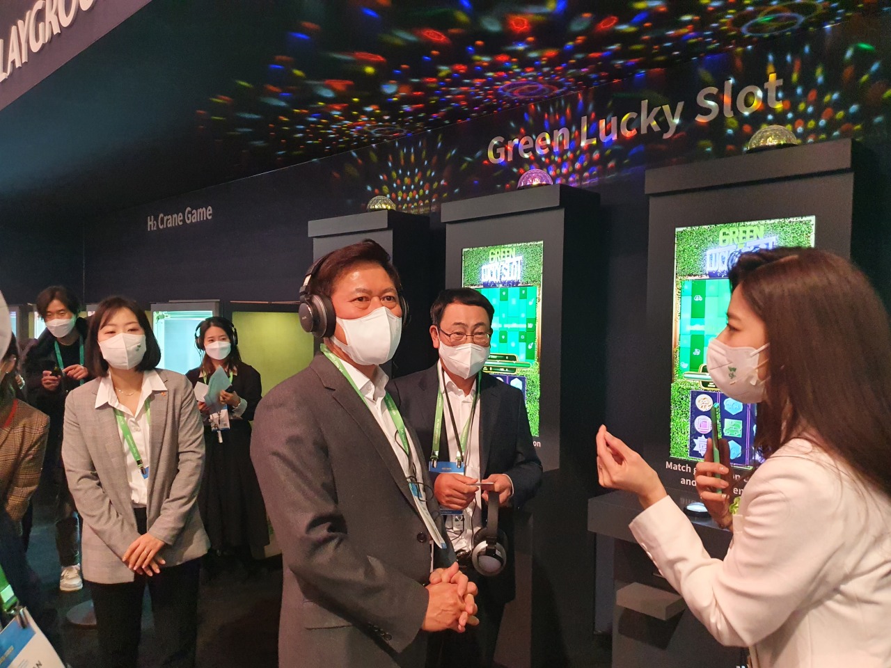 SK hynix Vice Chairman and CEO Park Jung-ho tours the booth of SK Telecom at the Consumer Electronics Show 2022 on Wednesday. (Kim Byung-wook/The Korea Herald)
