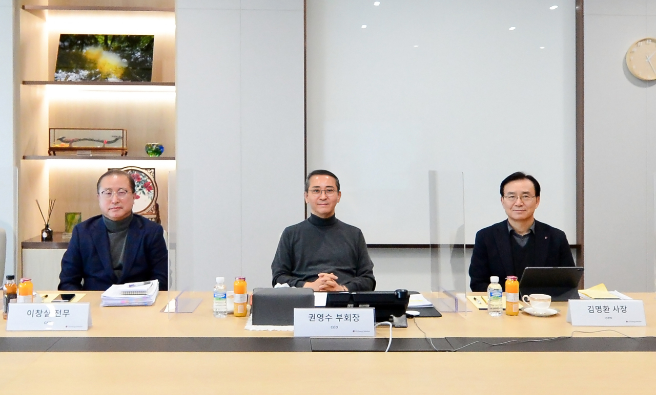 LG Energy Solution CEO Kwon Young-soo (center) at an online press conference. (LG Energy Solution)