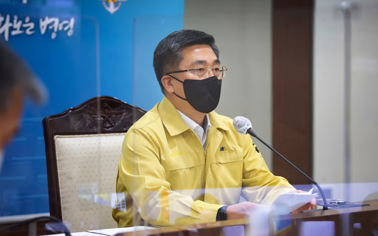 Defense Minister Suh Wook speaks during a virtual meeting of top military commanders held Monday. (Yonhap)