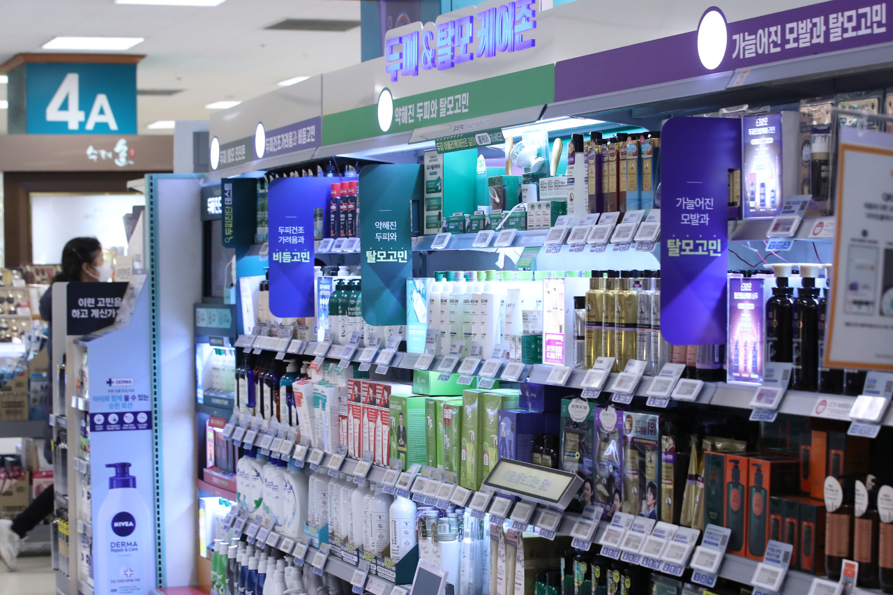 Anti-hair loss products are on display at a store in Seoul on Friday. (Yonhap)