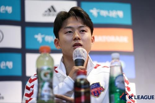 Lee Seung-woo of Suwon FC speaks at a press conference during his K League 1 club's training camp in Seogwipo, Jeju Island, on Tuesday, in this photo provided by the Korea Professional Football League. (Korea Professional Football League)