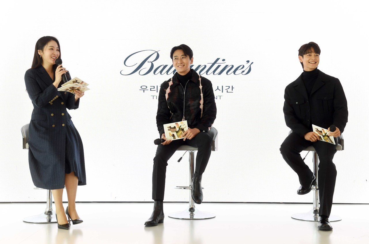 Actor Ju Ji-hoon (center) and Minho (right) (Pernod Ricard Korea)