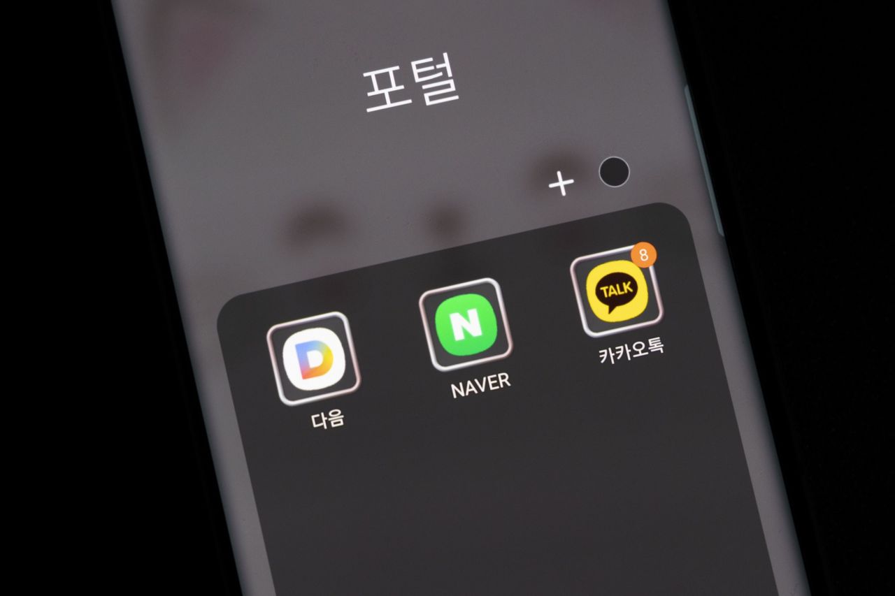 Naver and KakaoTalk apps are displayed on a smartphone. (Bloomberg)