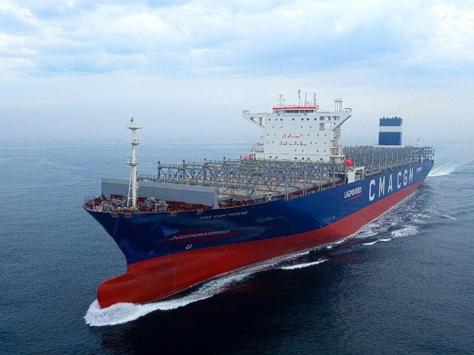 A LNG-propelled container carrier built by Hyundai Heavy Industries in September 2020 operates during a sea trial, in this photo provided by Korea Shipbuilding & Offshore Engineering Co. (KSOE) on Monday. (Korea Shipbuilding & Offshore Engineering Co.)