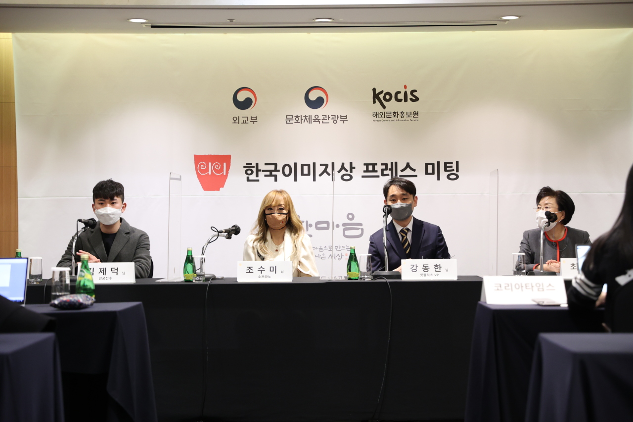 From left: Tokyo Olympics gold medal archer Kim Je-deok, celebrated Korean soprano Sumi Jo, Netflix Korea’s vice president of content Don Kang, CICI President Choi Jung-wha at a press conference held at InterContinental Seoul Coex in Samseong-dong, southern Seoul, Wednesday. (CICI)