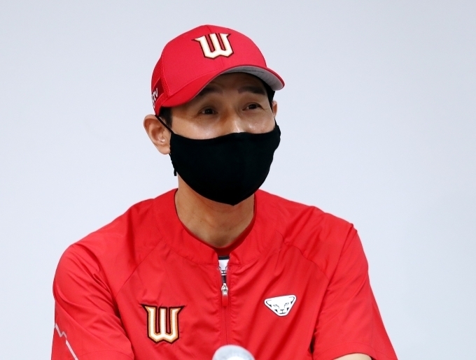 This file photo from Sept. 1, 2021, shows former SK Wyverns manager Youm Kyoung-youb, named the new technical director for South Korean baseball on Friday. (Yonhap)
