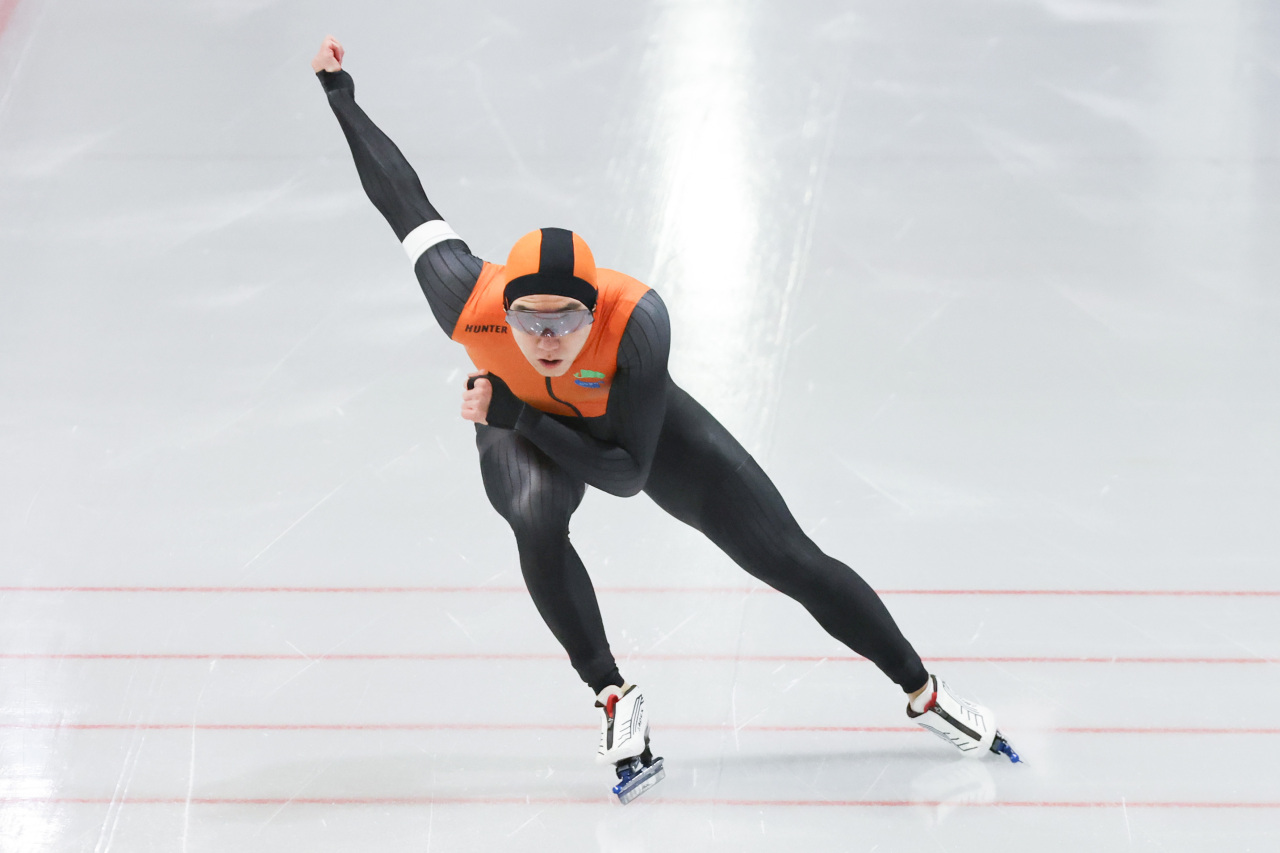 Cha Min-kyu of South Korea competes in the men's 500m race at the National Sprint Speed Skating Championships at Taeneung International Rink in Seoul last Friday. (Yonhap)