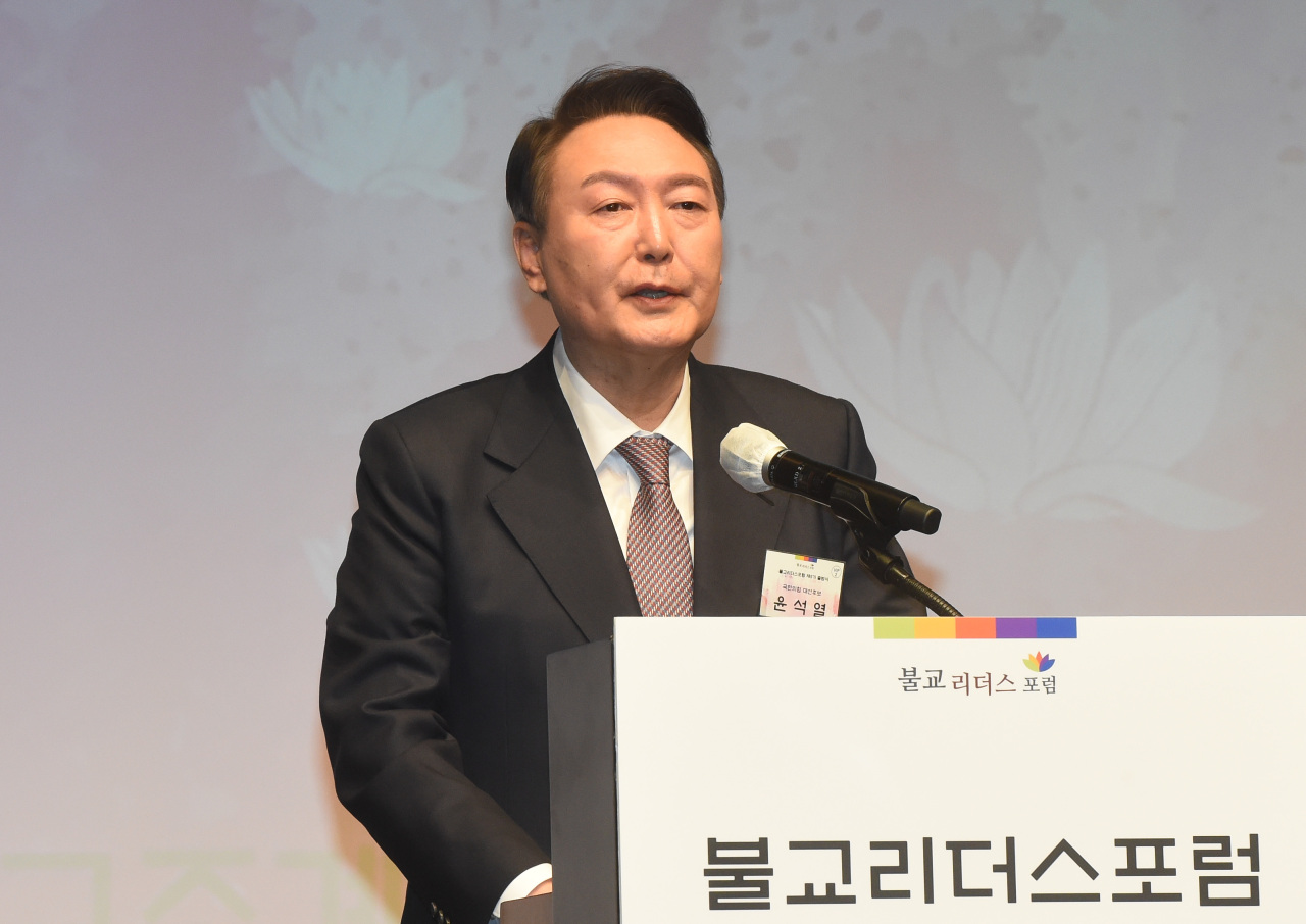 Yoon Suk-yeol, the presidential nominee of the main opposition People Power Party, delivers remarks at a Buddhist leaders forum at a Seoul hotel on Monday. (Yonhap)